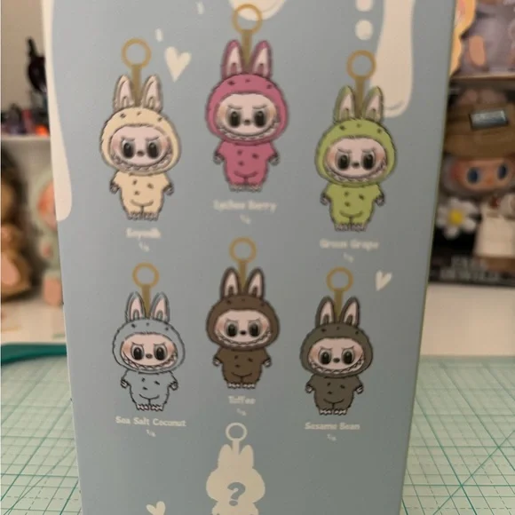 Exciting Macaron Labubu series- SEA SALT COCONUT - Picture 3 of 6